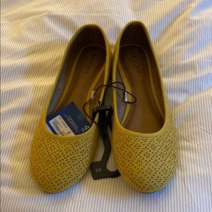 Yellow flats - brand new with tags!
